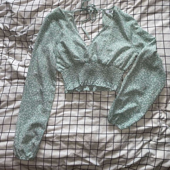 Cropped Puffy Sleeve Blouse - Picture 4 of 5